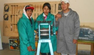 RAQUEL 19 ANS EST CRÉATRICE DE BIJOUX EN BOLIVIE