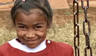 un an de gouter pour les enfants a madagascar