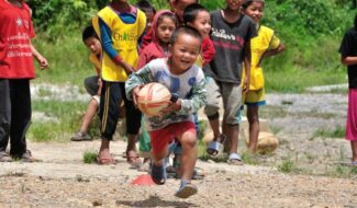 COUPE DU MONDE DE RUGBY 2019 : World Rugby s’engage aux côtés de ChildFund ‘Pass it back’ pour améliorer la vie de 20 000 enfants en Asie grâce au sport.