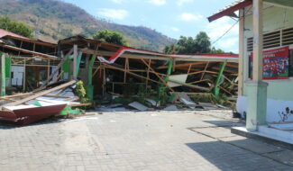 SÉISME EN INDONESIE, INONDATIONS EN INDE...
