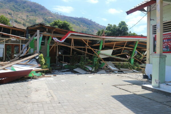 SÉISME EN INDONESIE, INONDATIONS EN INDE...