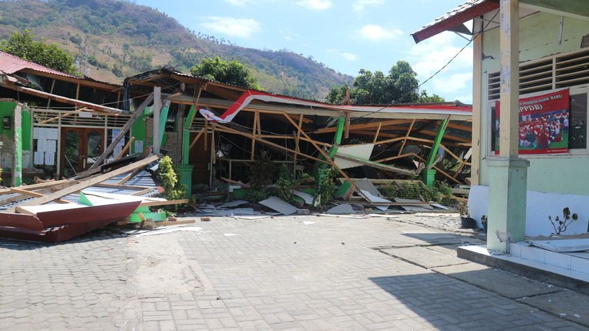 SÉISME EN INDONESIE, INONDATIONS EN INDE...