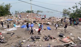 Indonésie: l'ile des celebes frappée par un Tsunami meurtrier