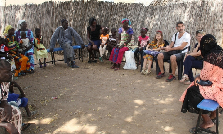 Isabelle, marraine au Sénégal, rencontre pour la première fois sa filleule