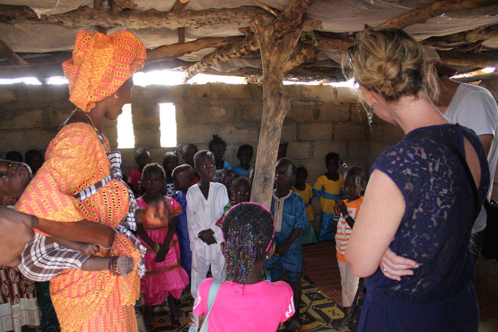 Isabelle, marraine au Sénégal, rencontre pour la première fois sa filleule