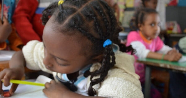 Des idées pour éveiller les plus jeunes à la solidarité dans les écoles !