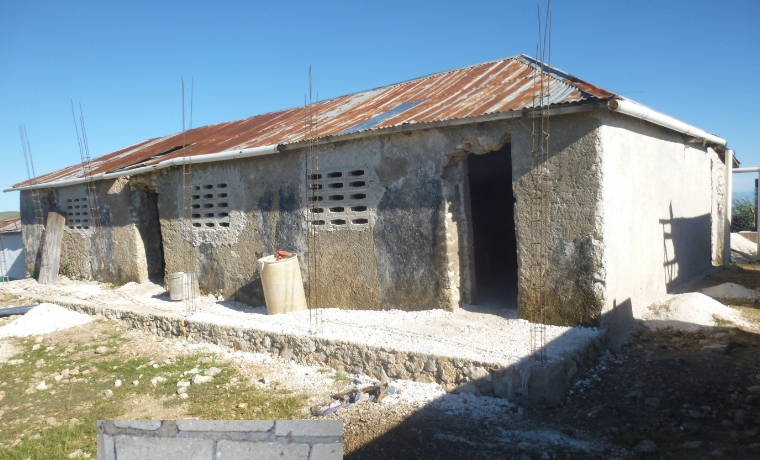 Haïti : Construire des toilettes pour l'école Barbe
