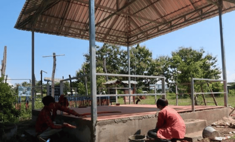 Un kiosque de lecture pour les élèves de l'école de Boeng Kieb au Cambodge