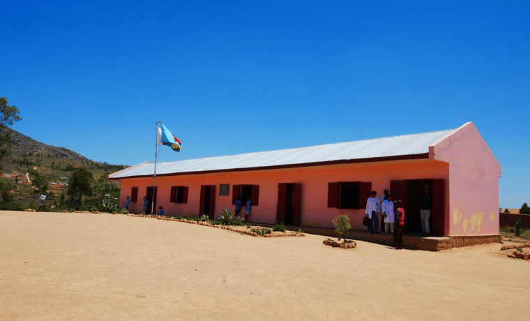 Madagascar construction d’une salle de classe au sein du collège Andravelona