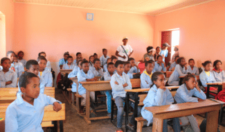 Madagascar construction d’une salle de classe au sein du collège Andravelona