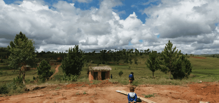 Madagascar : Construction et équipement d’un réfectoire au sein de l’école Antsaomjobe