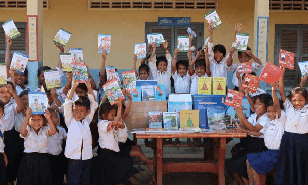 Des livres pour les enfants au Cambodge