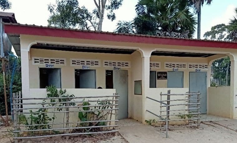 Cambodge: de nouveaux sanitaires pour les écoles du district de Kampong Trabaek