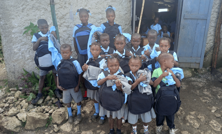 Distribution matériel scolaire 