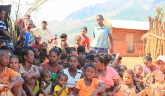 Parrainer un enfant pour lui apporter de l'eau potable