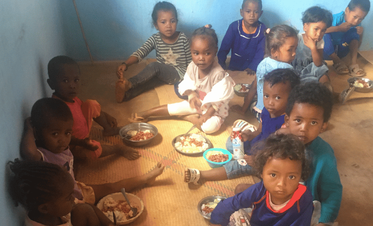 Madagascar : Des repas sains et variés pour pour lutter contre le décrochage scolaire 