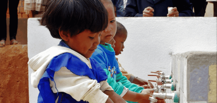 Madagascar : construction de blocs sanitaires dans les écoles pour diminuer le risque de maladies infectieuses