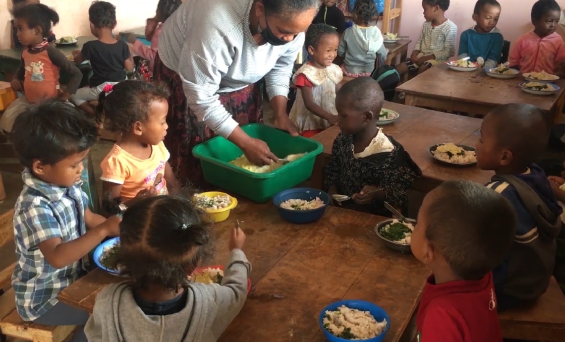 enfants madagascar cantine