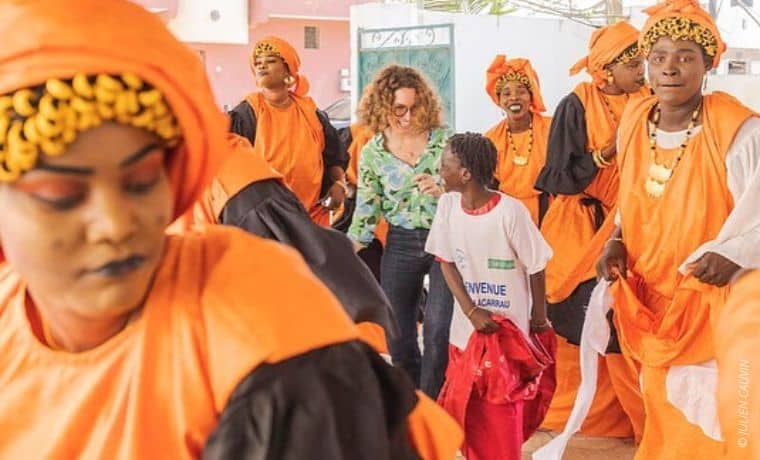 MARIE-SOPHIE LACARRAU, MARRAINE ET AMBASSADRICE DE L’ASSOCIATION EN IMMERSION AU SÉNÉGAL