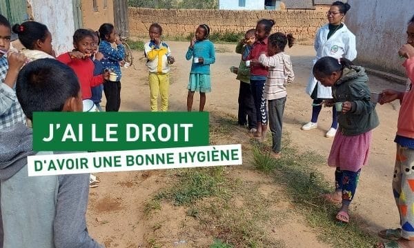 Un kit dentaire pour éviter les caries à Madagascar