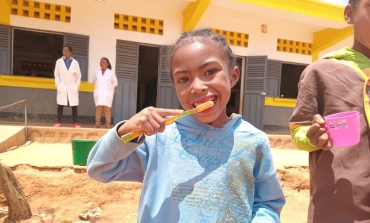 Un kit d’hygiène dentaire pour les enfants de Madagascar