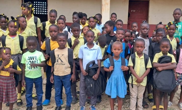 Un kit scolaire pour les enfants d’Haïti