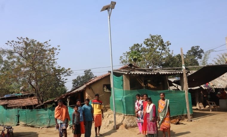 Un lampadaire solaire en Inde