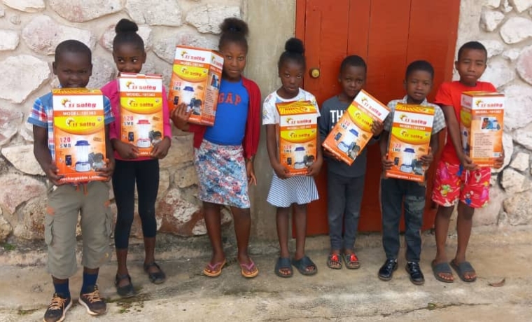lampes solaires enfants haiti